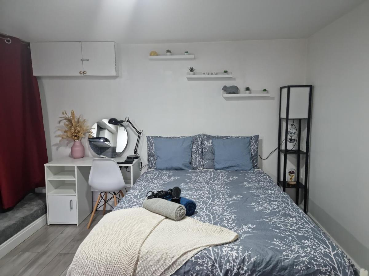Charming, Cosy Hideaway With Free Wifi, Parking Appartement Leeds  Buitenkant foto