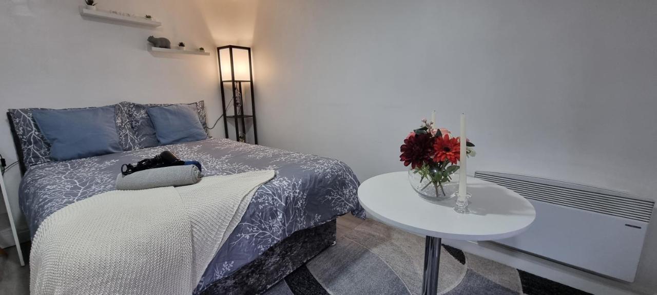 Charming, Cosy Hideaway With Free Wifi, Parking Appartement Leeds  Buitenkant foto